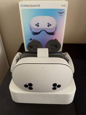 Meta Quest 3S 256GB VR Headset with Batman: Arkham Shadow
